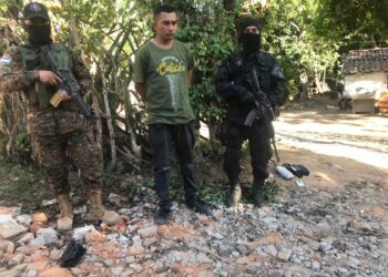 Fuerza Armada y la PNC capturan a 7 personas por tráfico ilícito de drogas en San Juan Opico