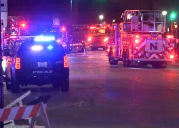 (IMÁGENES FUERTES) Varios muertos y más de 20 heridos, luego de que un todoterreno arrollara a los participantes de un desfile de Navidad en Wisconsin