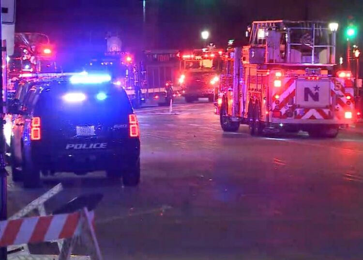 (IMÁGENES FUERTES) Varios muertos y más de 20 heridos, luego de que un todoterreno arrollara a los participantes de un desfile de Navidad en Wisconsin