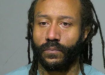 Policía identifica al conductor que embistió un desfile navideño donde mató a cinco personas en Wisconsin