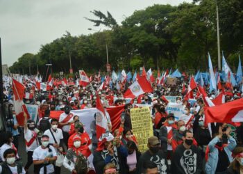 Manifestantes piden en Lima destitución de Pedro Castillo