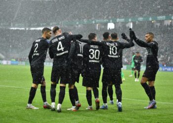 El PSG le ganó al Saint Etienne y se aleja en la cima