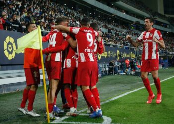 El Atlético golea y se acerca al líder de la Liga