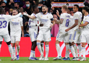 Real Madrid derrotó 2-1 al Sevilla y es líder de España