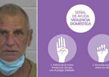 Joven secuestrada es rescatada tras hacer señales de socorro popularizadas en TikTok desde un coche