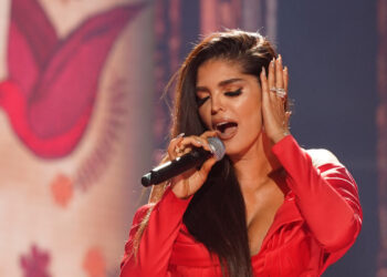 A sus 50 años Ana Bárbara luce su figura en nuevo video musical