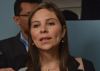 Bertha María Deleón es acusada por el delito de desobediencia de particulares