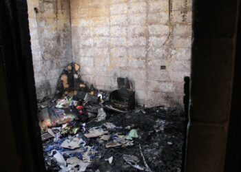 Bomberos sofocan incendio en una vivienda en Apopa