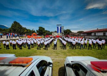 Bomberos de El Salvador incorpora a 350 nuevos elementos a la institución