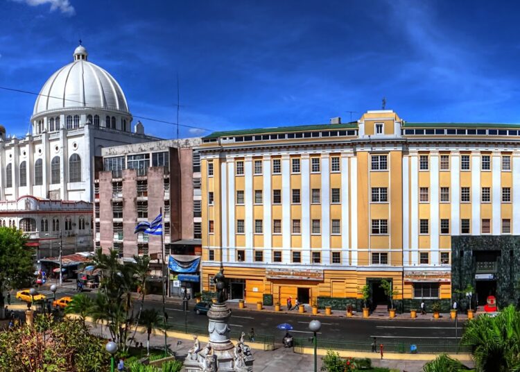 Más de 300 familias serán beneficiadas con entrega de viviendas en el Centro Histórico de San Salvador