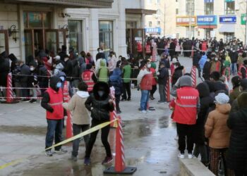 China registra el mayor brote de la variante delta en la ciudad de Dalian y confinó a miles de estudiantes universitarios