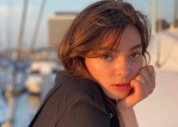 Desconocidos arrojan frente a hospitales de Los Ángeles a una modelo muerta y a una amiga suya en estado crítico