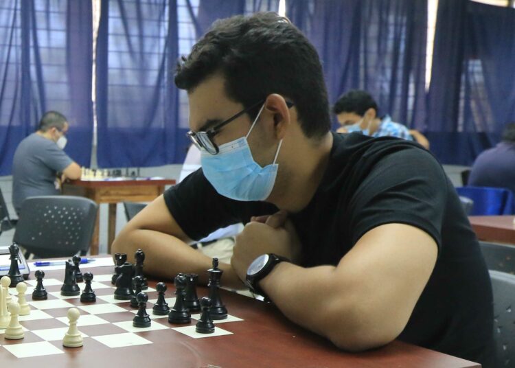 Daniel Arias lidera el abierto puntuable de ajedrez 2021