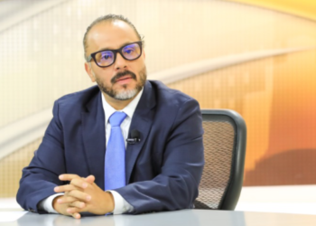 Ernesto Castro dice que El Salvador continúa trabajando con Estados Unidos de manera normal
