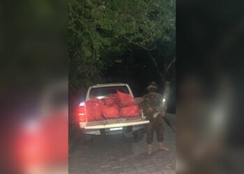 Sujetos abandonan mercadería tras notar presencia de militares