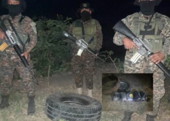 Sujeto abandona droga valorada en más de 30 mil dólares al notar presencia militar