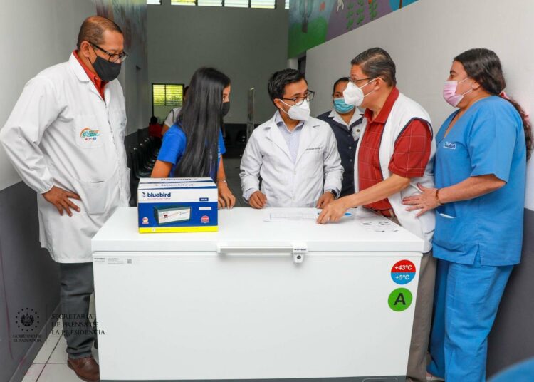 Entregan frigoríficos a la unidad comunitaria de salud familiar del barrio San Miguelito