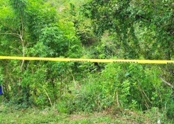 PNC inspecciona escena de un feminicidio sobre autopista Comalapa