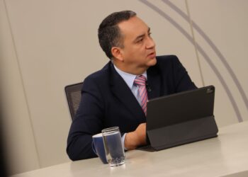 «No se trata de buscar quién las pague, se trata de buscar quién las debe»: Fiscal General