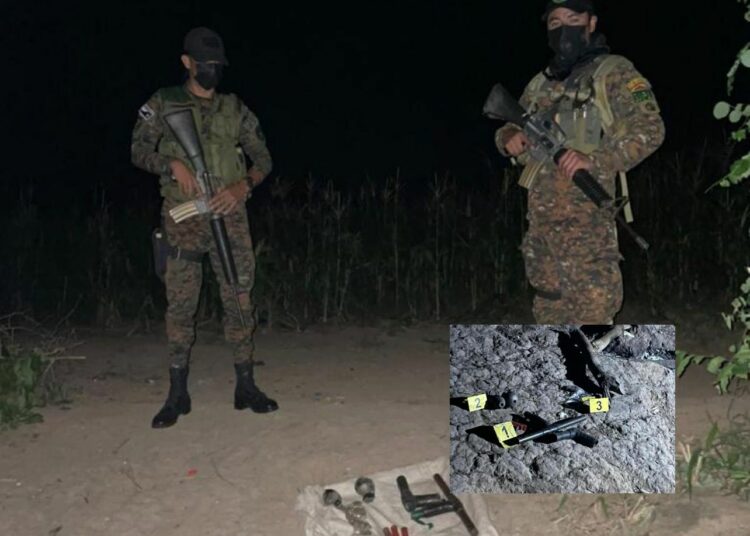 Sujetos abandonan armas, granadas y drogas ante presencia de soldados