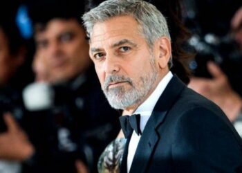 George Clooney tacha de «loco» y «exasperante» el accidente fatal con Alec Baldwin y cuestiona el control de armas en el rodaje de ‘Rust’