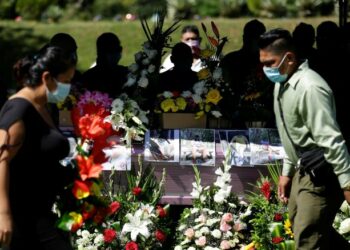 Familiares y amigos dan el último adiós a la joven futbolista Jimena Granados