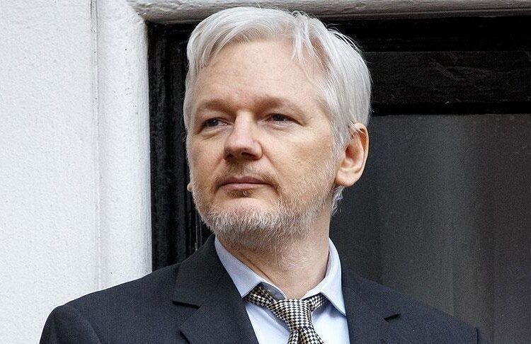 Julian Assange fue autorizado a casarse con su pareja en prisión