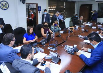 Ministerio de Turismo expone ante comisión de Hacienda su presupuesto 2022 que ronda los $21 millones