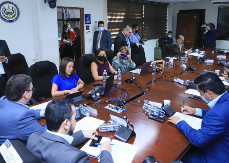 Ministerio de Turismo expone ante comisión de Hacienda su presupuesto 2022 que ronda los $21 millones