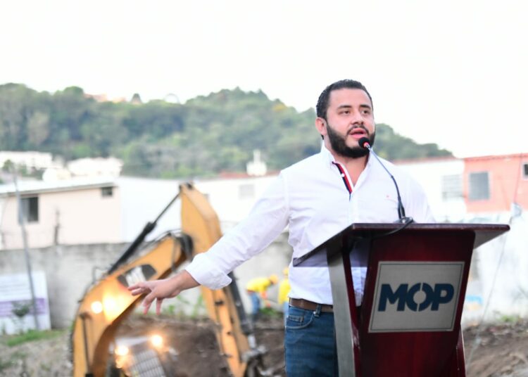 Obras Públicas realiza trabajos de protección en la quebrada El Garrobo, en San Salvador