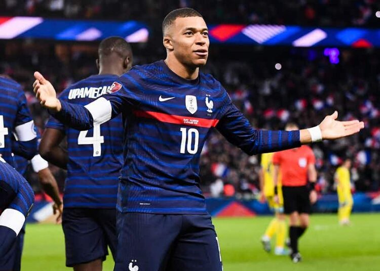 Exhibición con «Póker» de Mbappé para que Francia asegure su pase a Qatar 2022