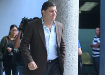 Fiscalía presenta prueba documental y testimonial contra Nicola Angelucci, acusado de malversar más de US$6.1 millones