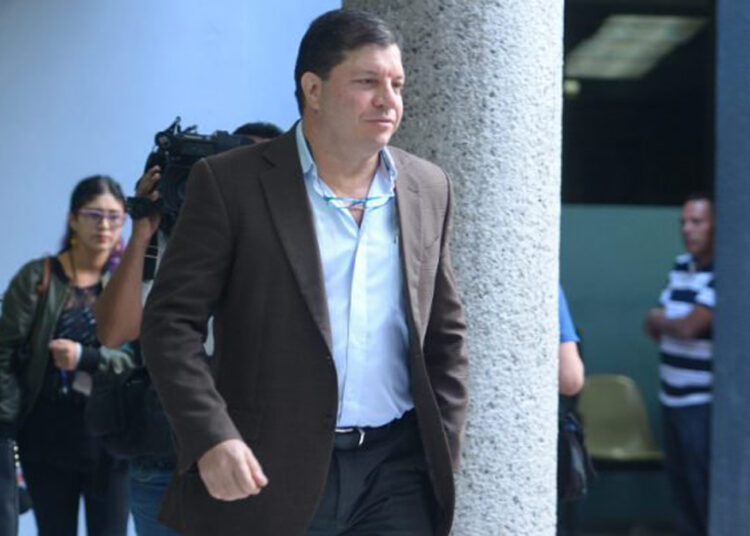 Fiscalía presenta prueba documental y testimonial contra Nicola Angelucci, acusado de malversar más de US$6.1 millones