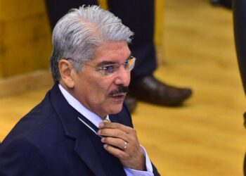 Asamblea aprueba que sea la PGR quien nombre defensor público para el diputado Norman Quijano, en caso de desafuero