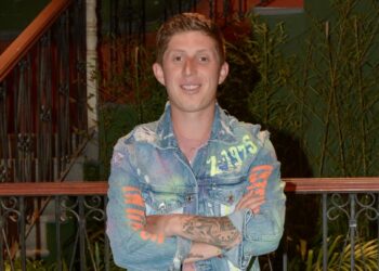 Realizan homenaje a Octavio Ocaña y le otorgan luminaria de oro; así fue el emotivo momento