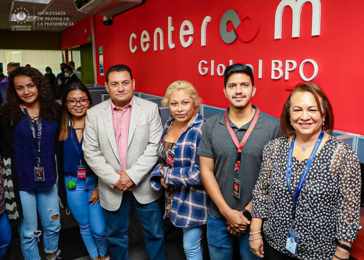 Jóvenes sin experiencia y mayores de 40 años son contratados a través del Programa Oportunidades