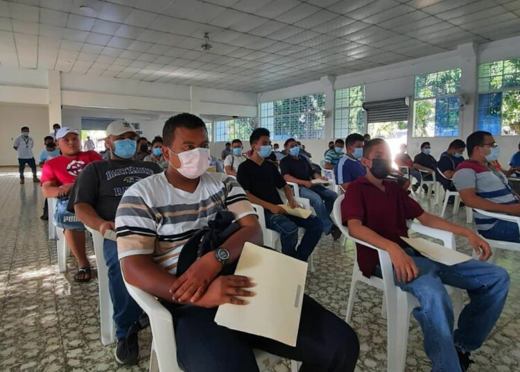 Jóvenes sin experiencia y mayores de 40 años son contratados en una empresa de La Unión a través del Programa Oportunidades
