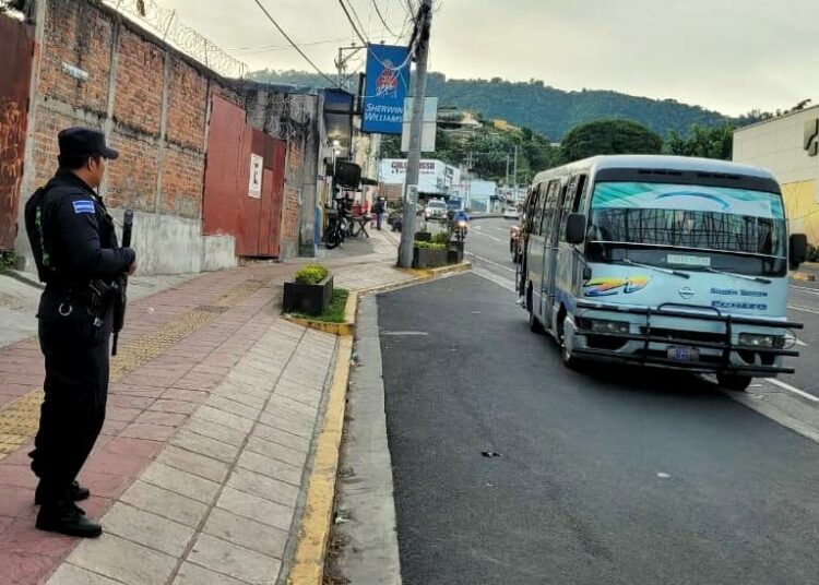 PNC mantiene controles vehiculares en diferentes puntos del país