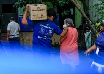 Gobierno entrega paquetes alimentarios en San Salvador