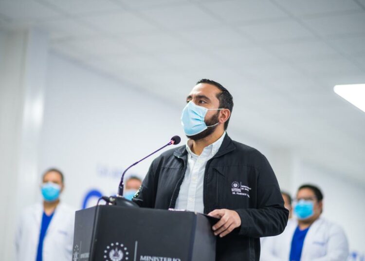 «Somos uno de los pocos países en el mundo que está aplicando la tercera dosis»: Ministro de Salud