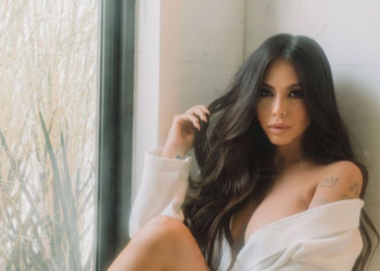 Jimena Sánchez destaca sus curvas con traje de baño de ‘animalprint’