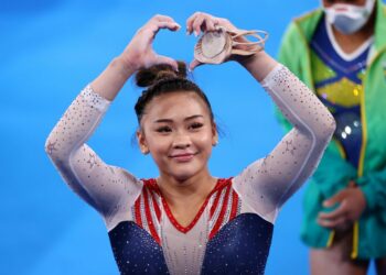 Insultan y rocían gas pimienta a una campeona olímpica estadounidense en un acto de racismo antiasiático