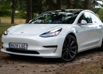 Un error del servidor de Tesla impide a unas 500 personas acceder a sus coches y Elon Musk se disculpa