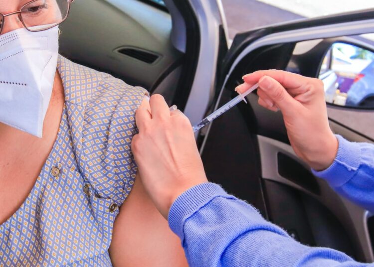 Más de 11 mil extranjeros ya se vacunaron contra el COVID-19 en El Salvador