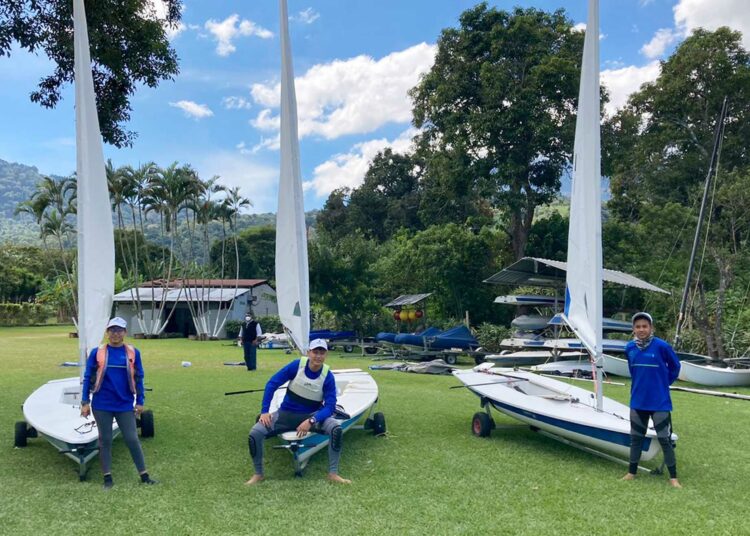 Salvadoreños participan en el festival de vela en Guatemala