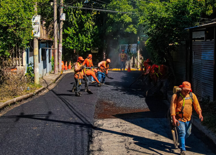 Alcaldía de Zaragoza y FOVIAL continúan plan de bacheo y recarpeteo en avenida El Zaite