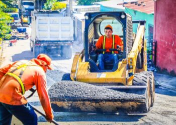 Alcaldía de Zaragoza avanza en obras de recarpeteo de 600 metros de la calle Miramar