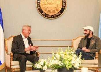 Presidente Bukele se reúne con alto comisionado del ACNUR para presentar proyecto CUBO