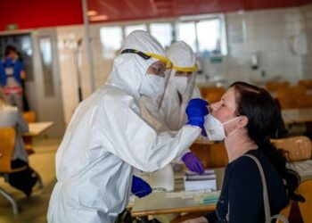 Los ministros de Salud del G7 declararon que la variante Ómicron del coronavirus requiere “medidas urgentes”