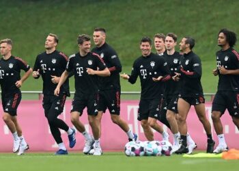 Los jugadores del Bayern Munich que no se vacunen contra el coronavirus no recibirán su salario